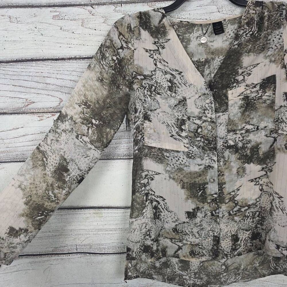 BKE Boutique Abstract Button Front Blouse Womens Small - Picture 4 of 8